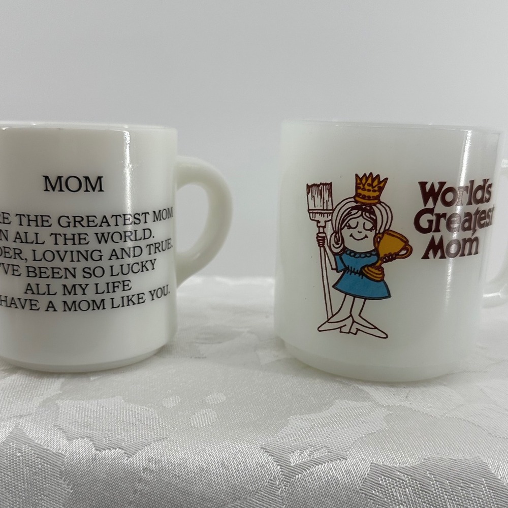Glasbake Coffee Mug Set White Excellent 1978 Worlds Greatest Mom Milk Glass 2pc